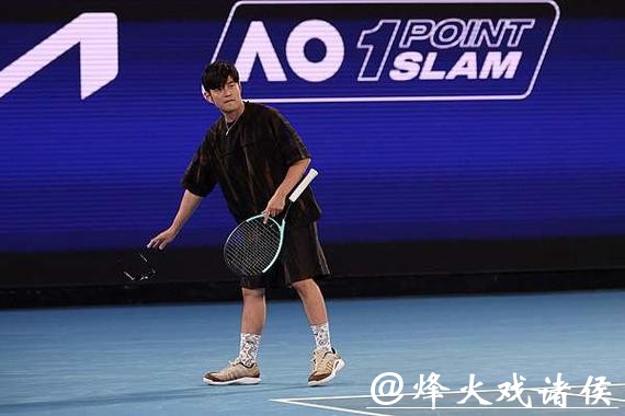 周杰伦“光速”输球,落魄草根赢得巨奖,“一球制胜”推动澳网破圈传播 周杰伦“光速”输球,落魄草根赢得巨奖,“一球制胜”推动澳网破圈传播